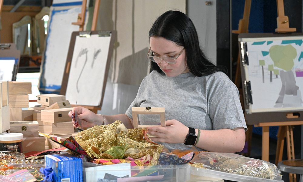 MOAD Loni Jonhson Creates Art Design With Art Students 20241124 423